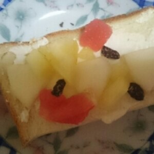 フレッシュ♪水切りヨーグルトと青い林檎のトースト